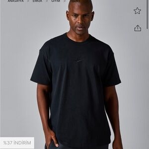 Nike Sportswear Premium Essentials T-Shirt Center Swoosh Black Loose Fit